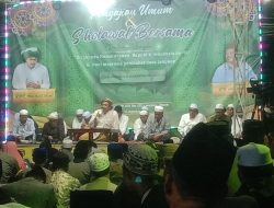 Lautan Jama’ah Padati Pengajian Akbar Yang Dihadiri Oleh KH. Kholil As’ad Samsul Arifin di Besuki