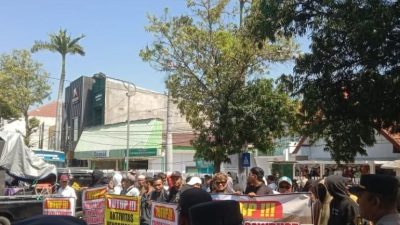 Warga Situbondo Tuntut Penutupan Stockpile Batu Bara Banyuglugur