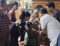 Pimpinan PT Siti Jenar Group dan Tokoh Besuki Serahkan Santunan ke Keluarga Korban Meninggal Akibat Runtuhnya Atap Salah Satu Ponpes Di Besuki Situbondo Hari ini