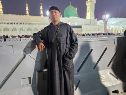 Kemurnian Dijadikan Merek: Saat Agama Dipasarkan, Umat Dikelola sebagai Pasar Loyal. 