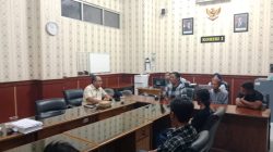 Eko Siti Jenar Kembali Gruduk & Dobrak Rapat DPRD Situbondo, Desak Efisiensi dan Bongkar Dugaan Kunker Minim Hasil
