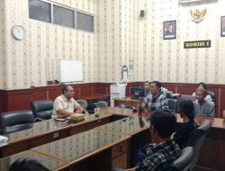 Eko Siti Jenar Kembali Gruduk & Dobrak Rapat DPRD Situbondo, Desak Efisiensi dan Bongkar Dugaan Kunker Minim Hasil
